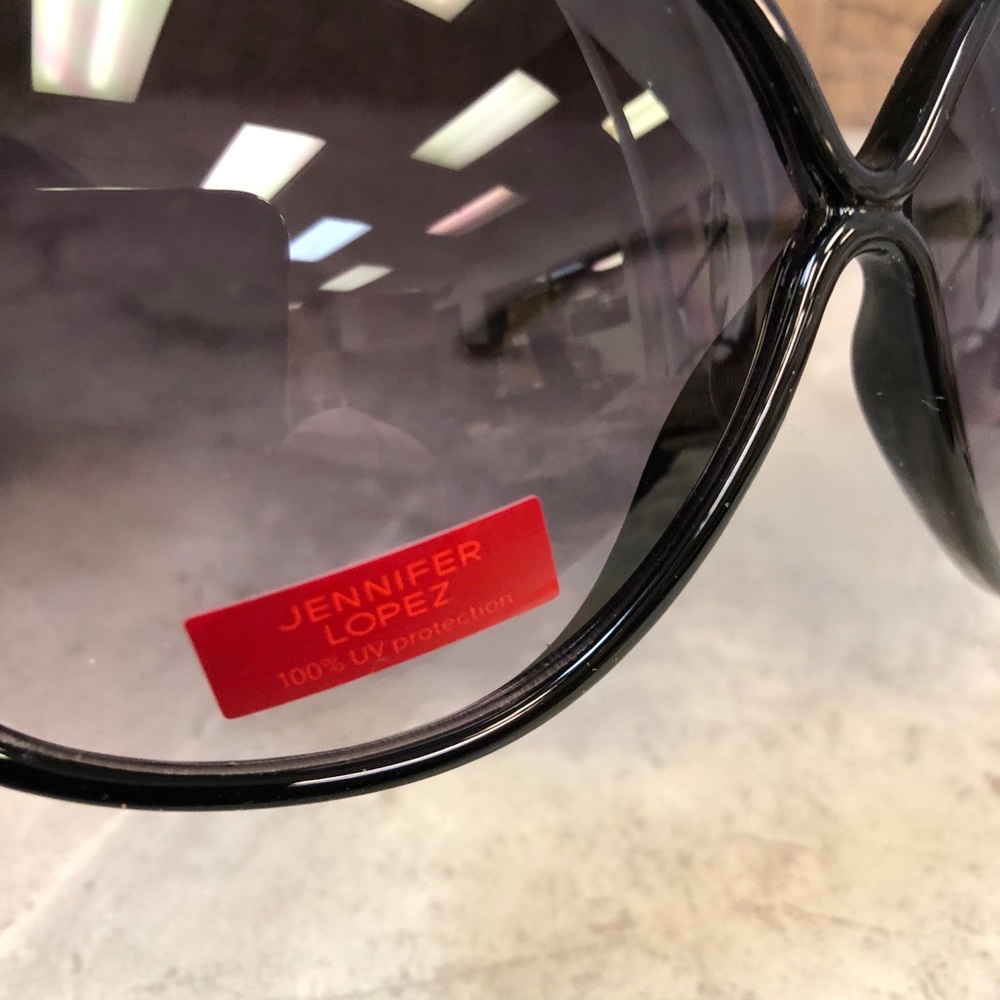 Jennifer Lopez Women’s Oversized Sunglasses NWOT - Picture 5 of 6